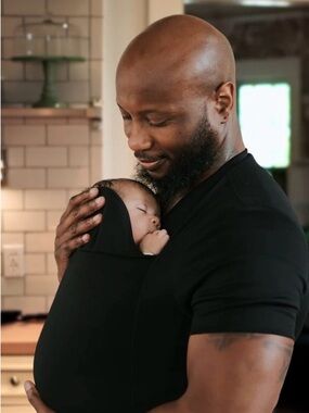 LALABU Men's Black top that allows dads to bond with baby hands free. Large